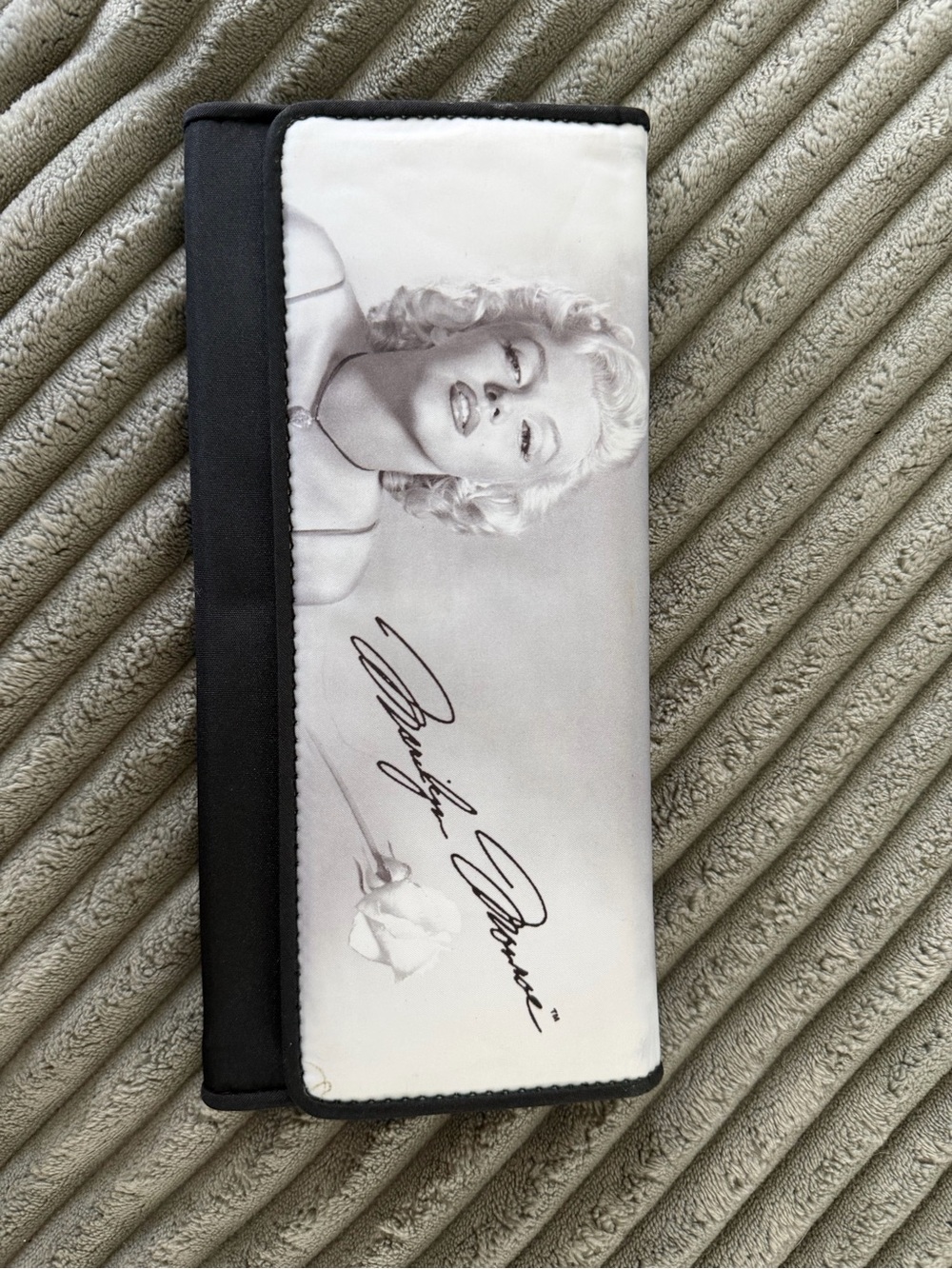 Galleria Enterprises, Inc. Black and White Marilyn Monroe Graphic Wallet